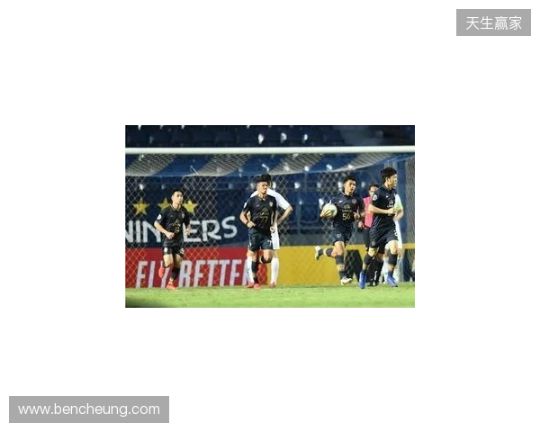 武里南联主帅:虽然申花排名并不靠前,但我们绝不会轻视他们 武里南联主帅:虽然申花排名并不靠前,但我们绝不会轻视他们