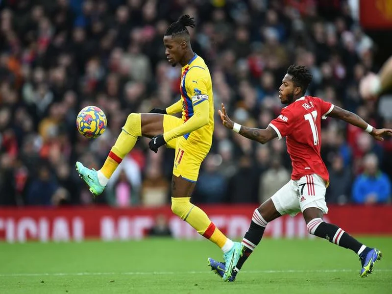 曼联vs水晶宫:谢什科、梅努首发,姆伯莫、卡塞米罗出战